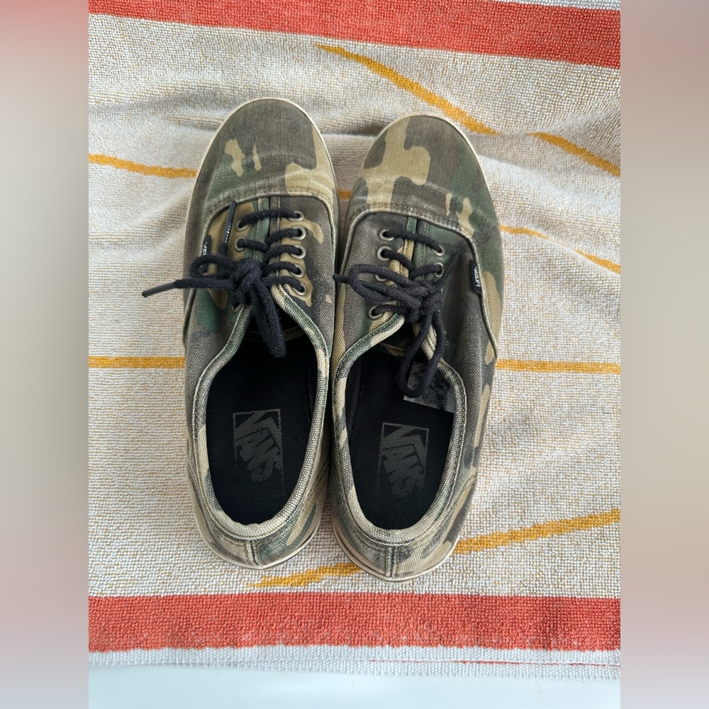 GUC Vans LoPro - Camo, Size 8 Men’s/9.5 Women’s